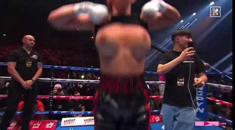 boxer flashes after win reddit|Boxing: Daniella Hemsley flashes crowd after Kingpyn。